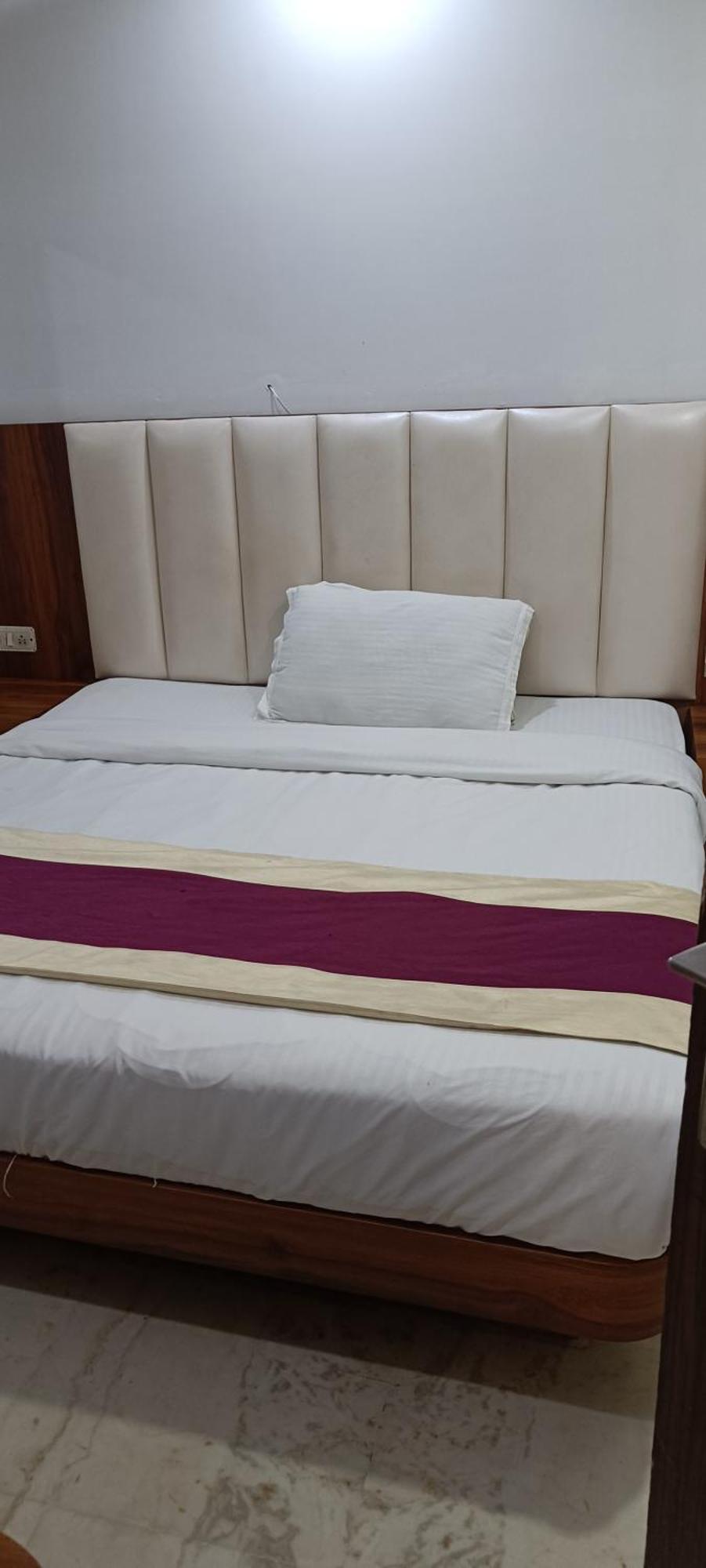 Hotel A10 New Delhi Exteriör bild