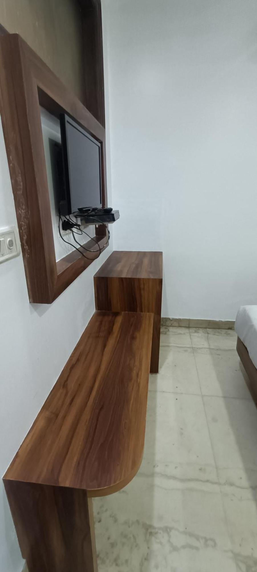 Hotel A10 New Delhi Exteriör bild